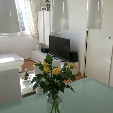 Apartment Sunny And Cozy Split