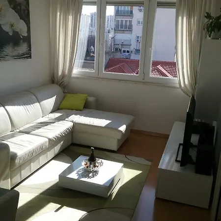 Apartment Sunny And Cozy